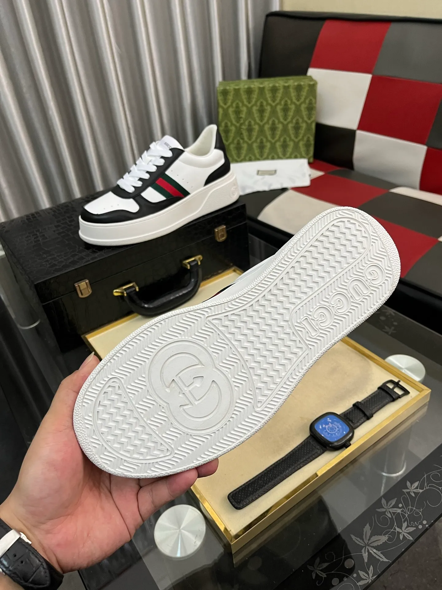 Men's Men's Shoes💰: 380⌚️⌚️[GUCCI] Gucci men's latest white shoe series casual shoes! The official website is built 1:1. Upper: Made of imported cowhide, with electric embroidery ➕Inner lining: Made of high-quality first-layer pigskin, soft and comfortable. Picky material selection and exquisite workmanship give you the best enjoyment. Size: 38-444️⃣Colors available